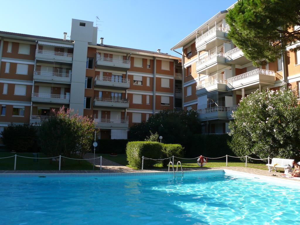 Residence Gardenia Lignano Sabbiadoro Bagian luar foto