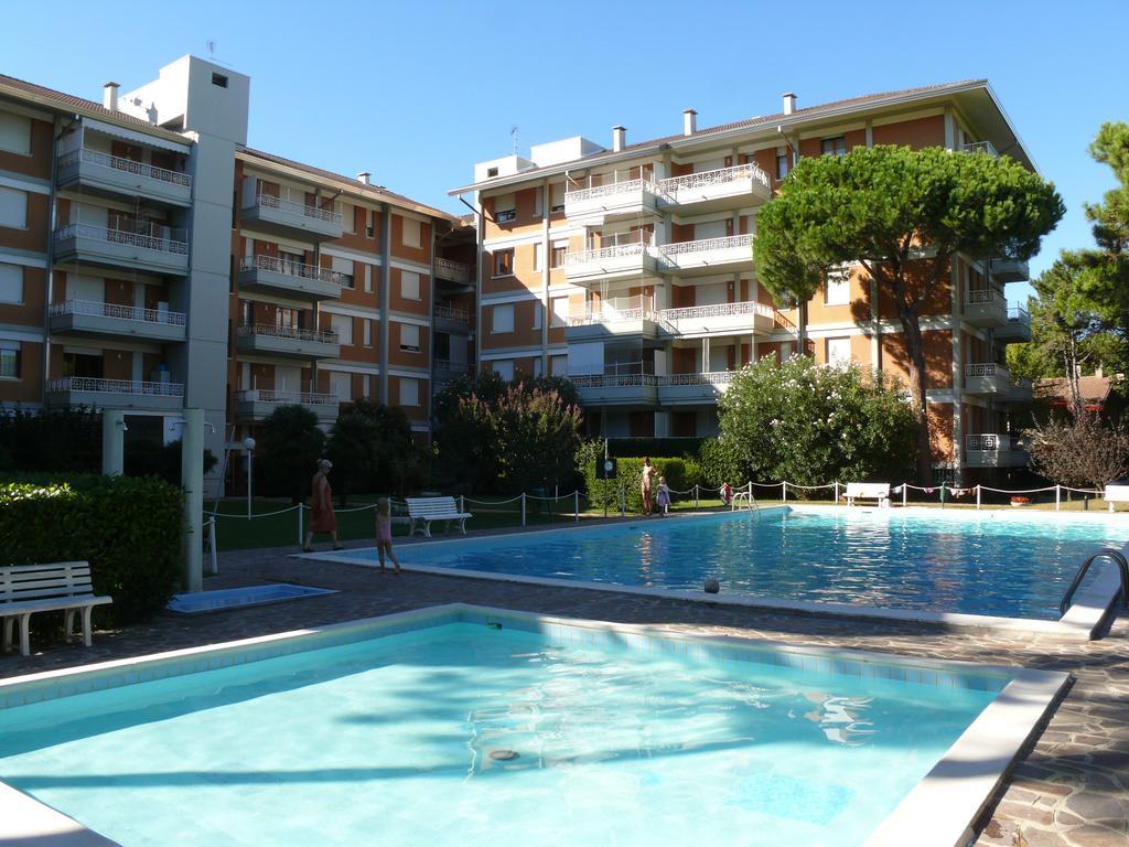 Residence Gardenia Lignano Sabbiadoro Bagian luar foto