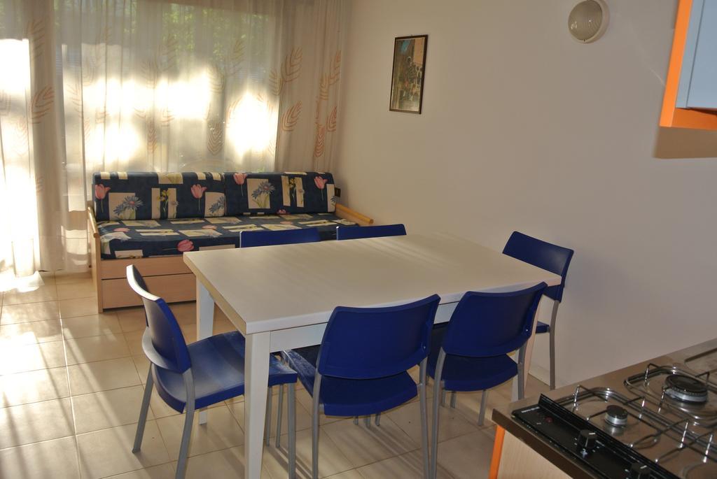 Residence Gardenia Lignano Sabbiadoro Bagian luar foto