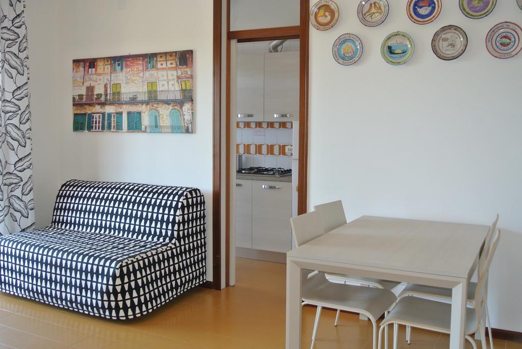 Residence Gardenia Lignano Sabbiadoro Bagian luar foto