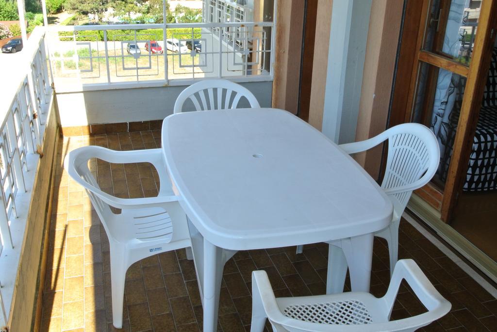 Residence Gardenia Lignano Sabbiadoro Bagian luar foto