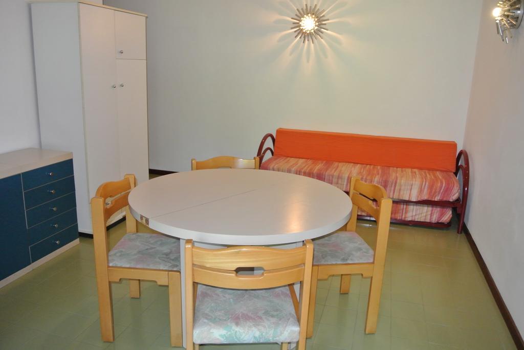 Residence Gardenia Lignano Sabbiadoro Bagian luar foto