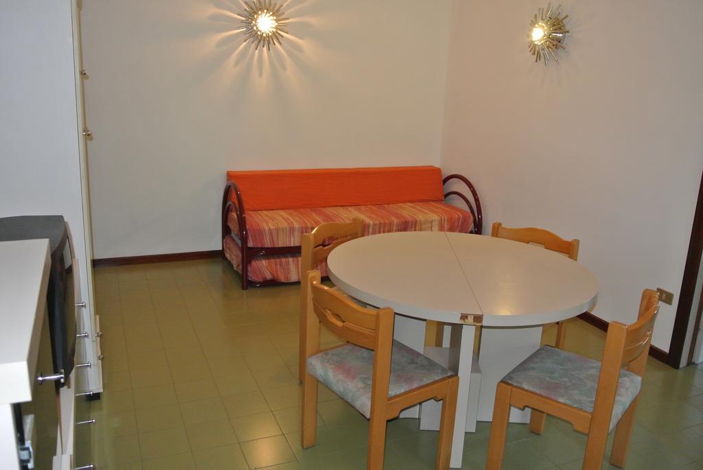 Residence Gardenia Lignano Sabbiadoro Bagian luar foto
