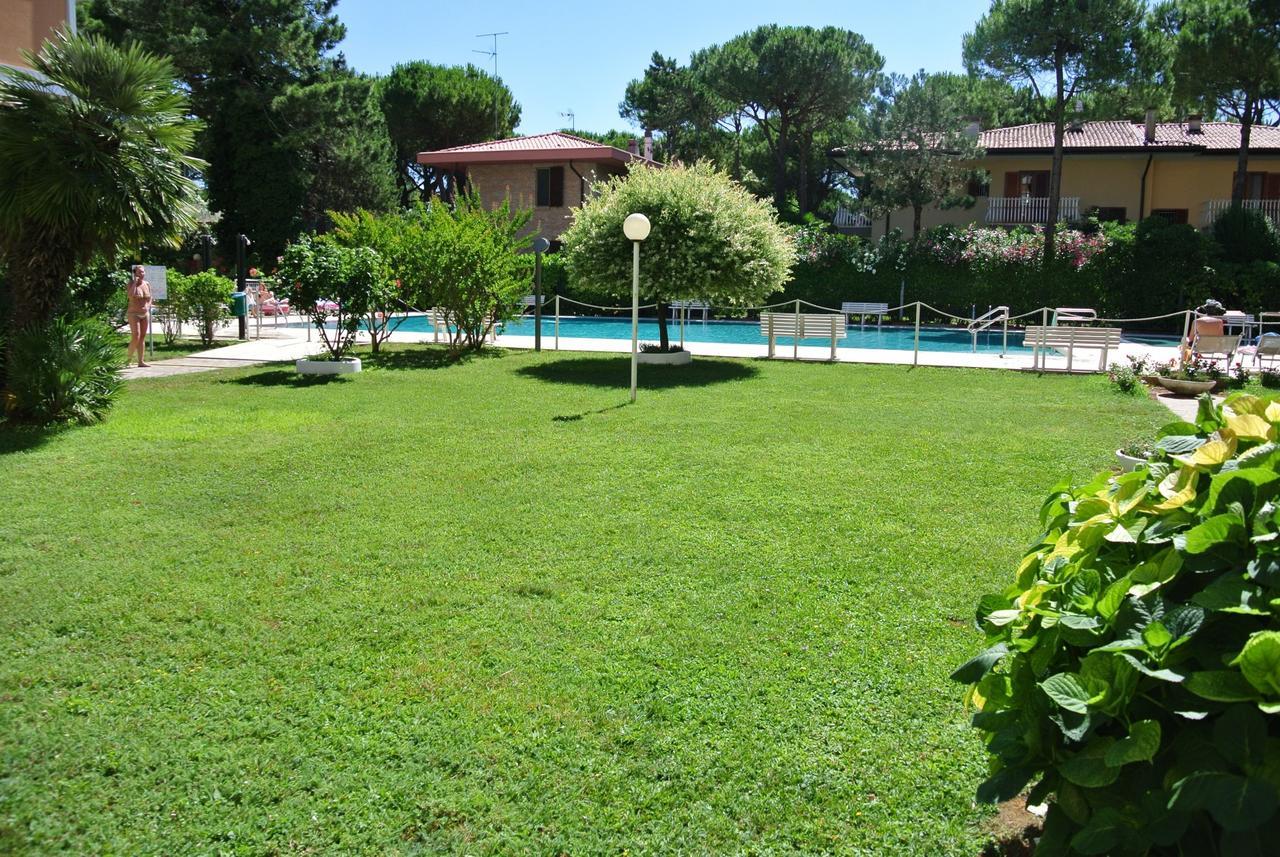 Residence Gardenia Lignano Sabbiadoro Bagian luar foto