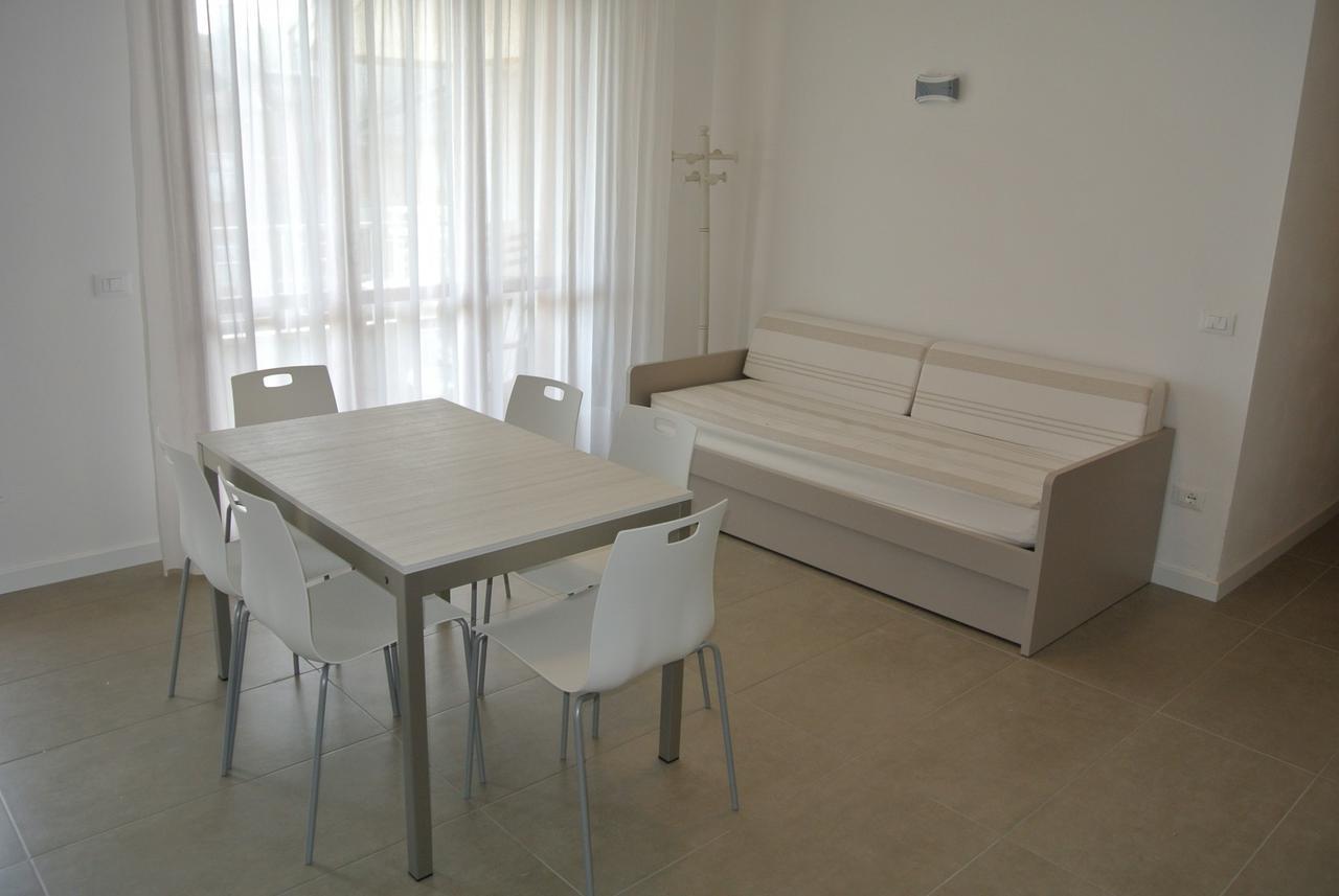 Residence Gardenia Lignano Sabbiadoro Bagian luar foto