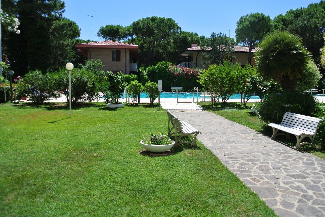 Residence Gardenia Lignano Sabbiadoro Bagian luar foto
