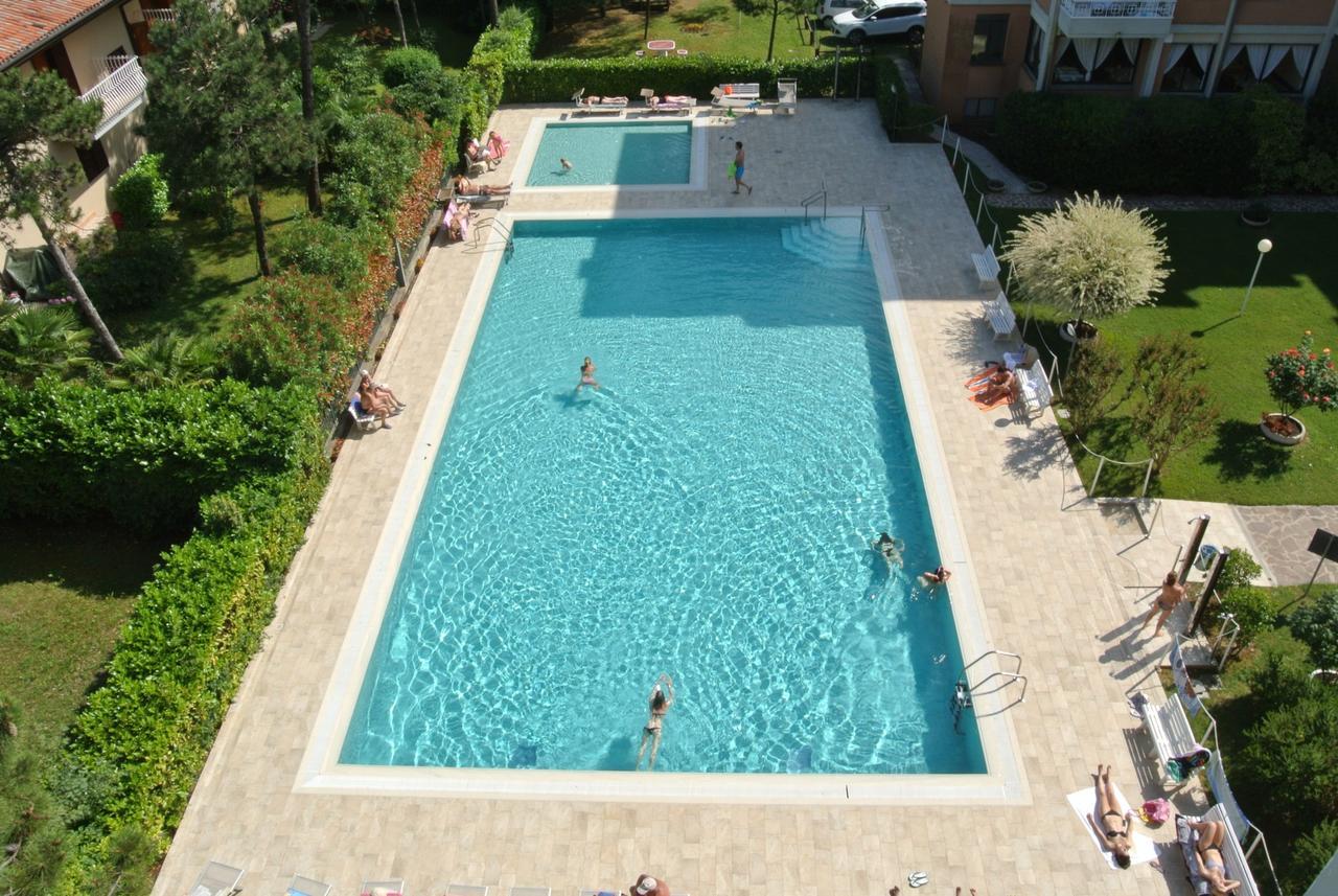 Residence Gardenia Lignano Sabbiadoro Bagian luar foto
