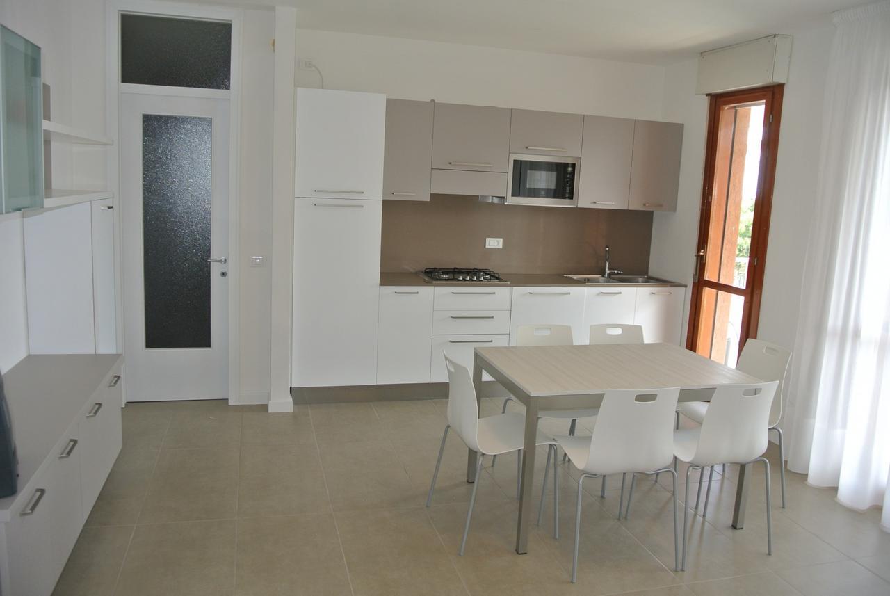 Residence Gardenia Lignano Sabbiadoro Bagian luar foto